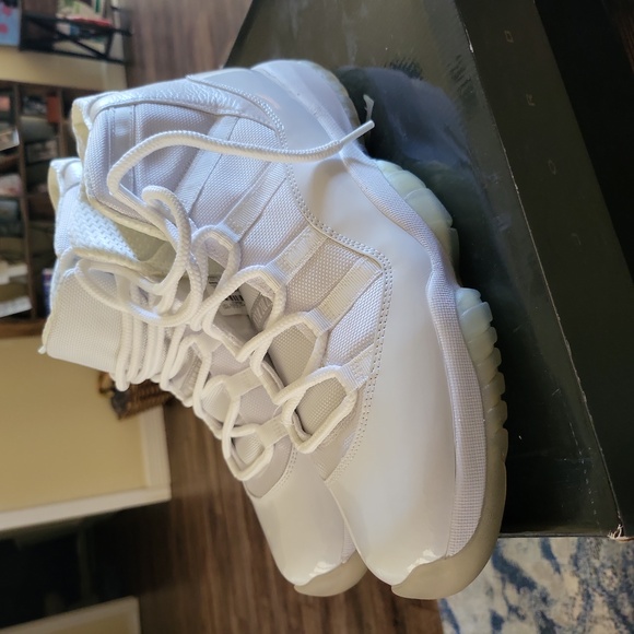Jordan 11 "Silver Anniversary" - Picture 2 of 5